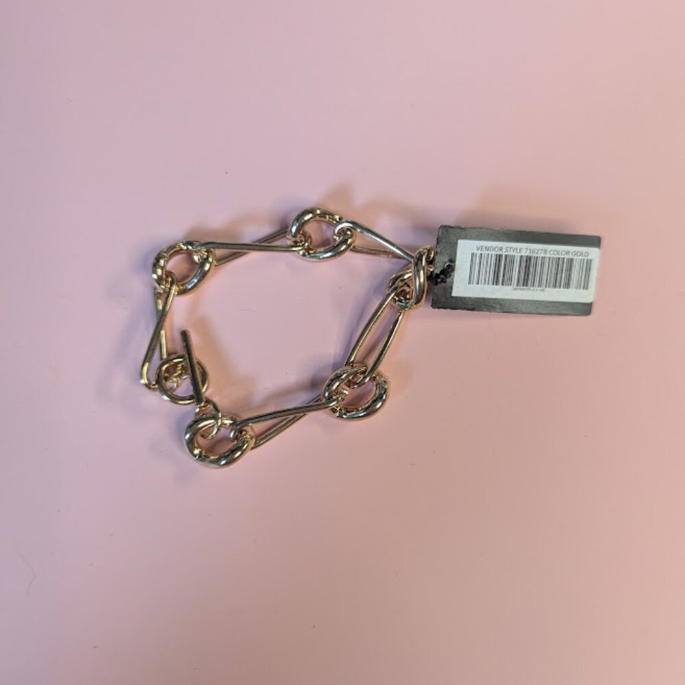 Totally En-chain-ted Gold Oversized Chain Bracelet - Picture 4 of 6